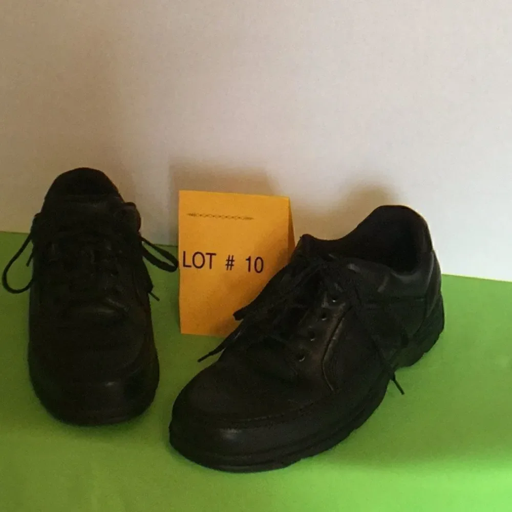 Black tie front ROCKPORT leather shoes in size 11